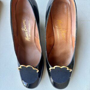 Manor Borne Vintage by  I.Magnin&Co  Black Heels Stylish Gold Flower Detail NIB